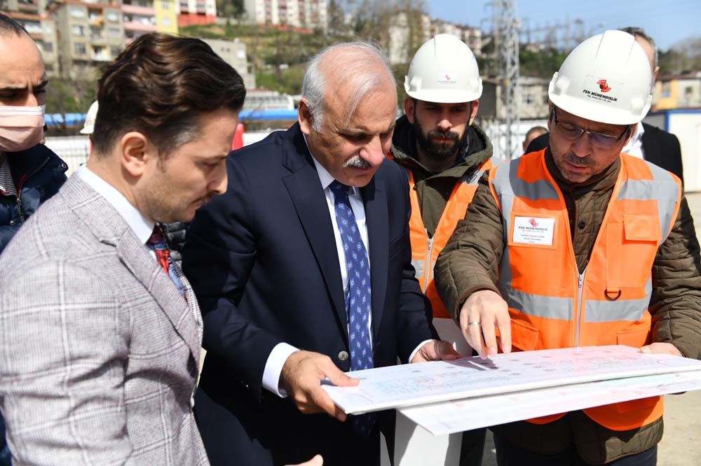 Trabzon Büyükşehir Belediye Başkanı Zorluoğlu, 1 Mayıs'ı kutladı