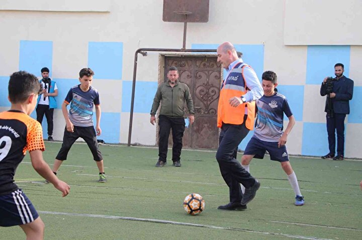 Bakan Soylu İdlib ’de yeşil sahaya indi