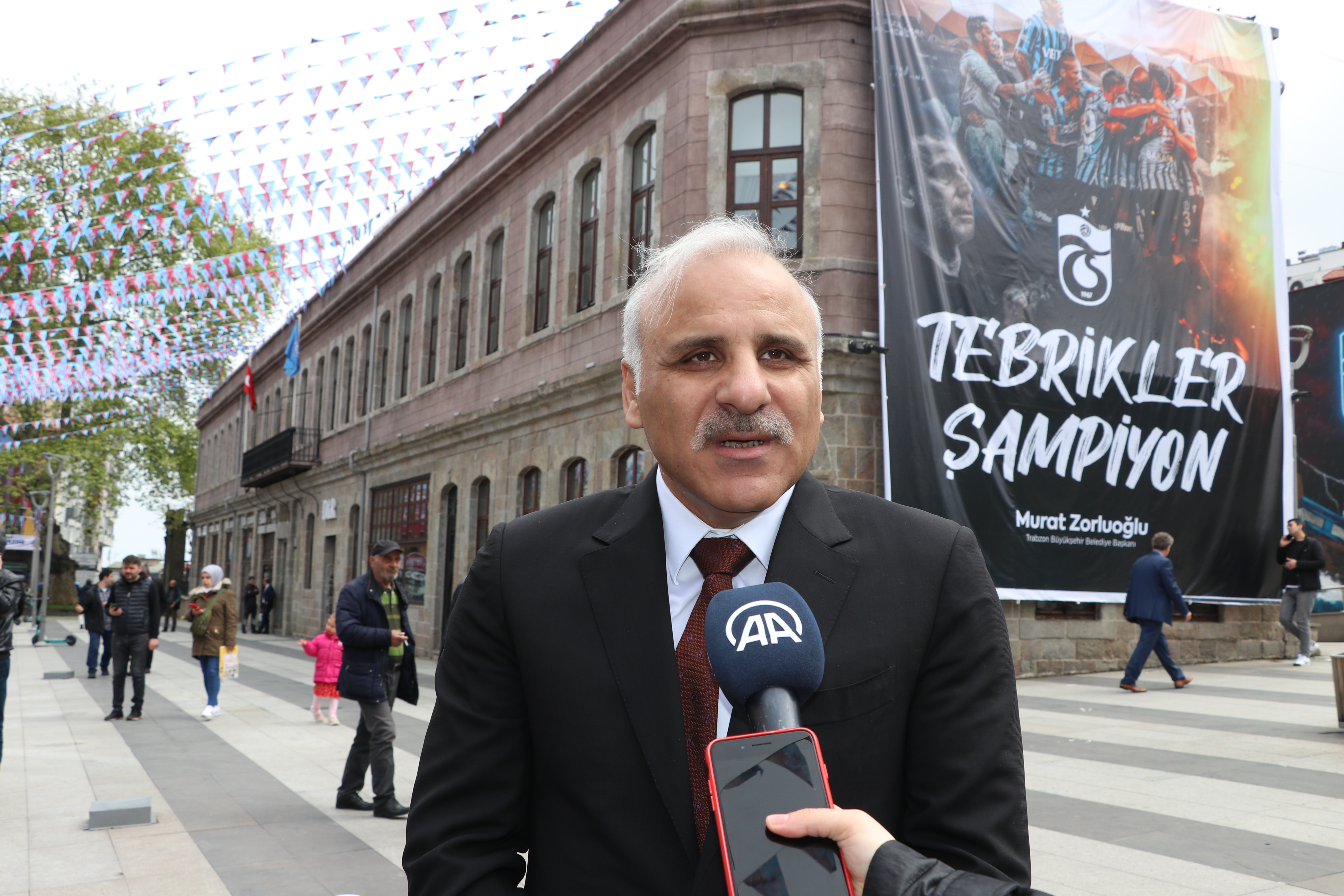 Trabzon Büyükşehir Belediye Başkanı Zorluoğlu, bordo-mavili taraftarlara teşekkür etti: