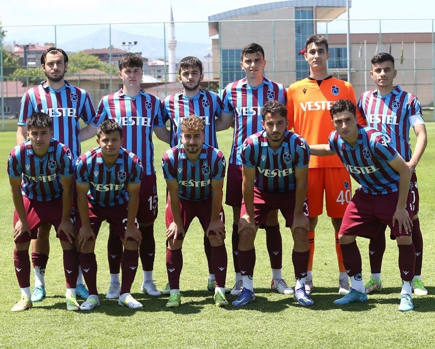 Trabzonspor’un gençleri zirve yarışını bırakmıyor