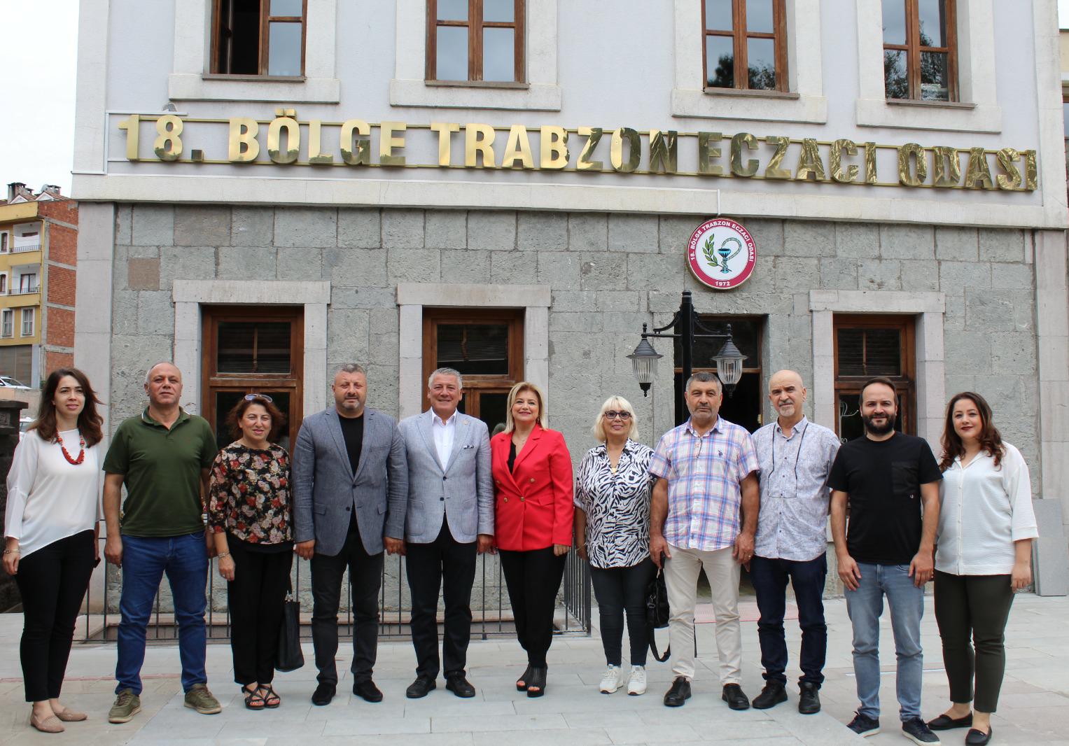 İYİ Parti Trabzon Milletvekili Hüseyin Örs Trabzon Eczacı Odası’nı ziyaret etti.