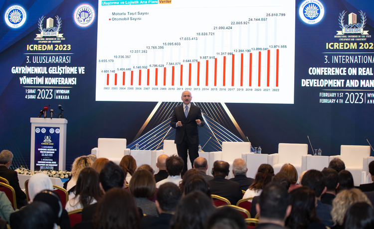 Bakan Karaismailoğlu: Yüksek hızlı tren ve hızlı tren bağlantısına sahip il sayısı 8'den 52'ye yükseltilecek