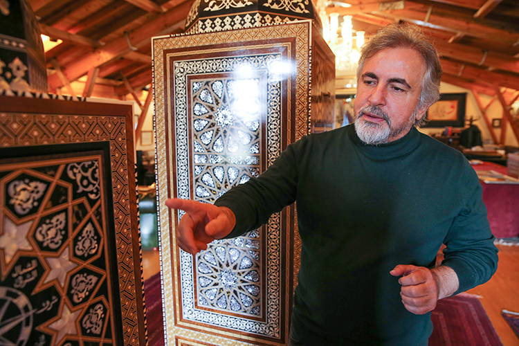 Barbaros Hayrettin Paşa Camisi "pusula" motifli sedef işlemeleriyle göz dolduracak