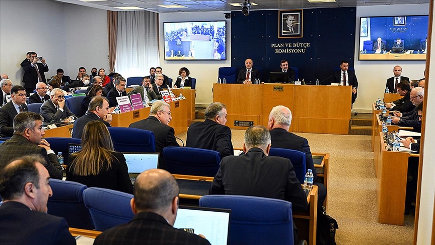 Emeklilikte Yaşa Takılanlara ilişkin düzenlemeleri içeren kanun teklifi Komisyonda kabul edildi