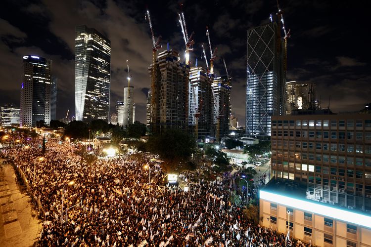 İsrail'de Netanyahu hükümetinin yargı düzenlemesine karşı kitlesel protestolar yapılıyor