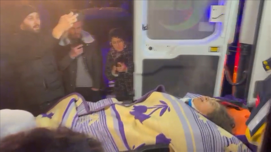 Kahramanmaraş'ta 18 yaşındaki İlayda enkazdan sağ çıkarıldı