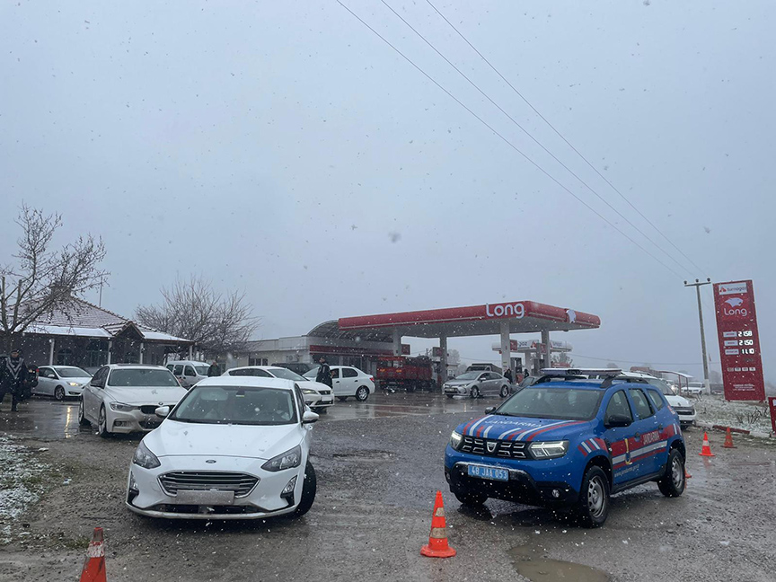 Muğla ve bazı ilçelerinde kar yağışı etkisini sürdürüyor