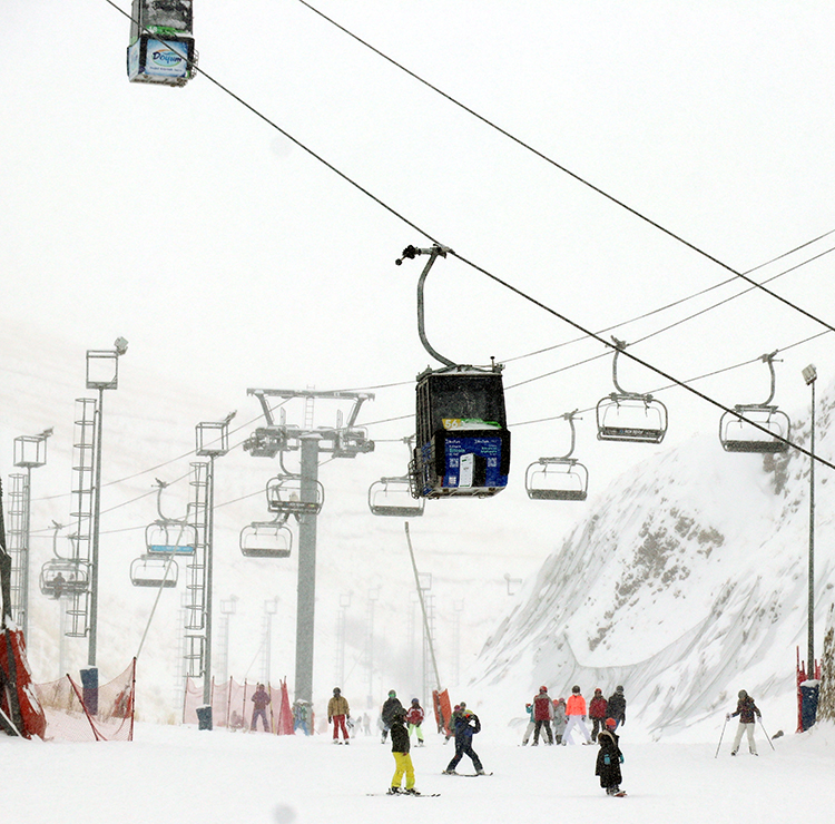 Palandöken'de yoğun kar turizmcilerin yüzünü güldürdü