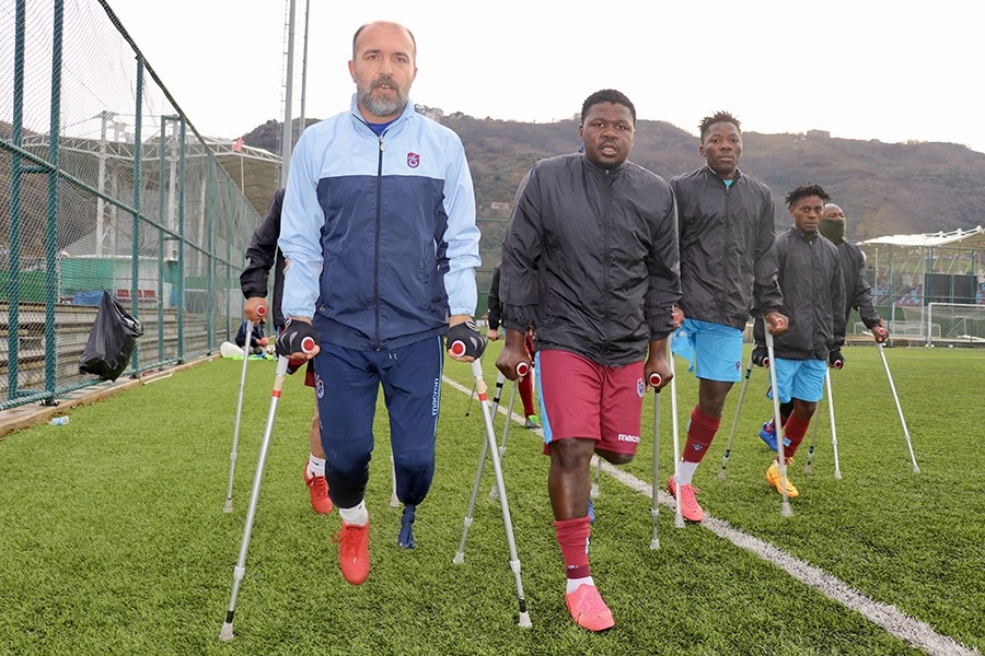 Kaza geçirdi, ayağı kesildi, ancak Trabzon'da futbol tutkusu onu hayata bağladı!