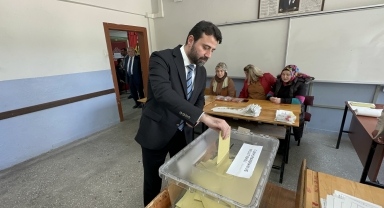 AK Parti Genel Sekreter Yardımcısı Şahin, oyunu Karabük'te kullandı