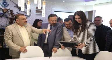 AK Parti'li Karaaslan, Samsun'da esnaf ziyaretinde konuştu: