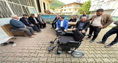 AK Parti'li Şahin'den akülü tekerlekli sandalye hediyesi