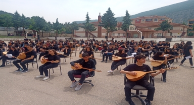 Amasya'da 140 kişilik orkestra oluşturan lise öğrencilerinden konser