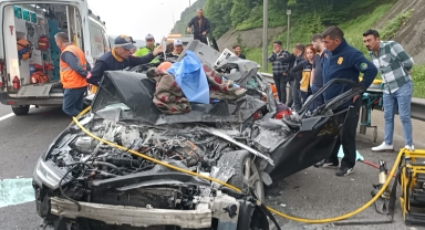 Anadolu Otoyolu'nda tırla çarpışan otomobilin sürücüsü yaralandı
