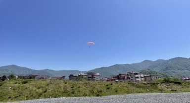 Artvin'de Engelliler Haftası kapsamında yamaç paraşütü etkinliği düzenlendi
