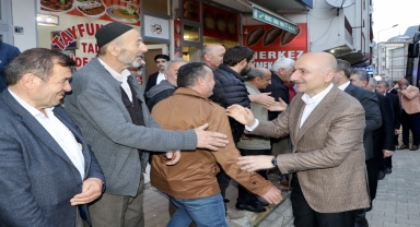 Bakan Karaismailoğlu, AK Parti Tonya İlçe Başkanlığı'nda partililerle bir araya geldi: