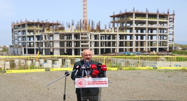 Bakan Karaismailoğlu, Trabzon Şehir Hastanesi şantiye alanında incelemede bulundu: