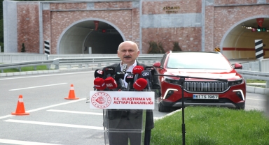Bakan Karaismailoğlu, Zigana Tüneli'nde basınla bir araya geldi: