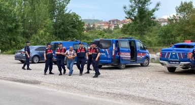 Bartın'da tartıştığı esnafı öldüren şüpheli ile gelini tutuklandı