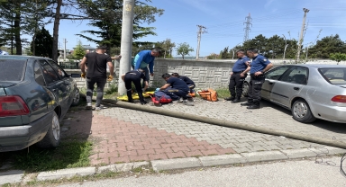 Bolu'da bakım yaptığı direk devrilen işçi yaralandı