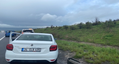Bolu'da bariyere çarpan otomobildeki 3 kişi yaralandı