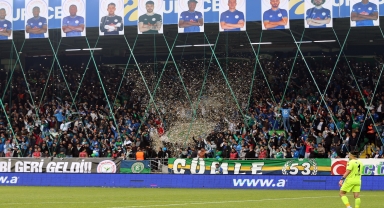 Çaykur Rizespor taraftarları yeniden Süper Lig'e yükselmeyi kutladı