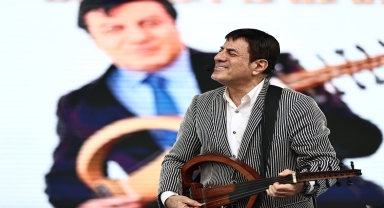 Coşkun Sabah Düzce'de konser verdi
