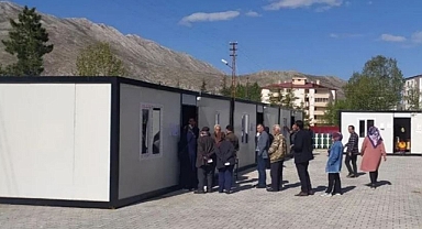 Deprem bölgesinde vatandaşlar sandık başına gitti