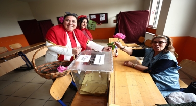 Düzce'de Romanlar davul zurna eşliğinde sandığa gitti