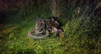 Düzce'de yayaya çarpan motosikletin sürücüsü öldü, 2 kişi ağır yaralandı