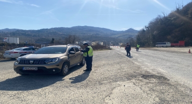 Espiye'de jandarma trafik denetimlerini sürdürüyor