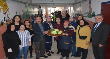 Görele'de, Hatay'daki kardeş okul için kermes düzenledi