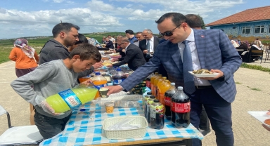Göynük'te ilk ve ortaokul öğrencilerinden depremzedelere destek kermesi