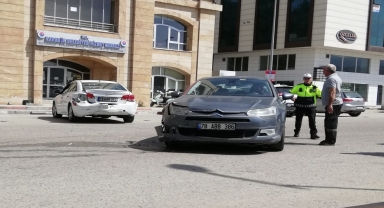 Karabük'te 2 otomobilin çarpıştığı kazada bir kişi yaralandı