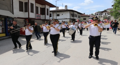 Karabük'te şenliğe katılanlar yöresel lezzetlerden tattı