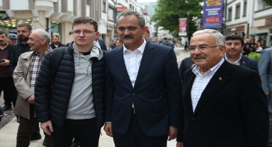 Milli Eğitim Bakanı Özer, Ordu'da esnaf ve vatandaşlarla buluştu
