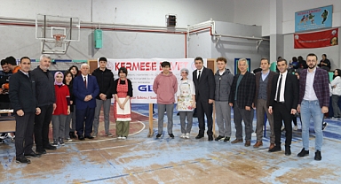 Of'ta depremzede öğrenciler yararına kermes düzenlendi