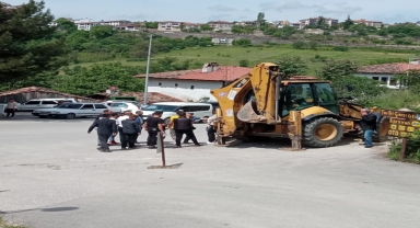 Operatörün freni arızalanan iş makinesi durdurma çabası kamerada