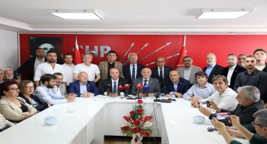 Resmi olmayan sonuçlara göre CHP Karabük milletvekili seçilen Akay basına tanıtıldı