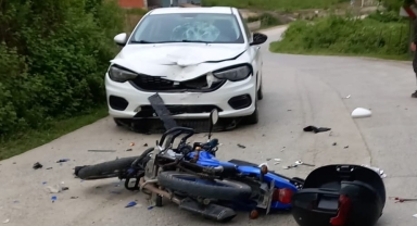 Samsun'da otomobille çarpışan motosikletteki 2 kişi yaralandı