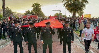 Samsun'un Atakum ilçesinde 1919 metrelik Türk bayrağıyla yürüyüş yapıldı