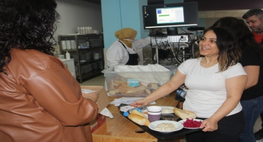 Sinop'ta Türk Mutfağı Haftası kapsamında depremzedelere yöresel yemek ikram edildi
