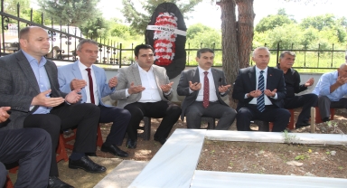 Solingen faciasında hayatını kaybedenler Amasya'daki kabirleri başında anıldı
