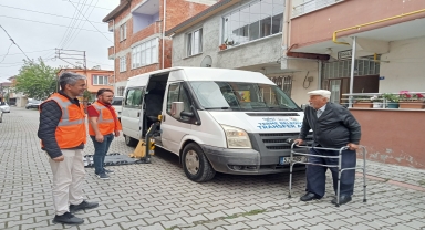 Terme Belediyesi, seçim günü vatandaşları sandığa engelsiz ulaştırdı