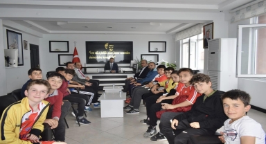 Yakakentli küçük sporcuların voleybol başarısı