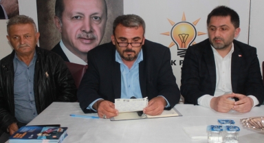 Zafer Partisi'nden istifa eden ilçe başkanı ve yönetim kurulu üyeleri AK Parti'ye geçti