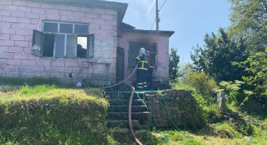 Zonguldak'ta müstakil evde çıkan yangında yaşlı kadın dumandan etkilendi