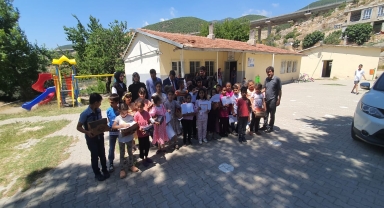 19 Mayıs'tan Nurdağı Başpınar Şehit Murat Çınar İlkokulu'na malzeme yardımı