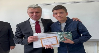Adıyaman'dan Karabük'e gelen depremzede öğrenci okul birincisi oldu