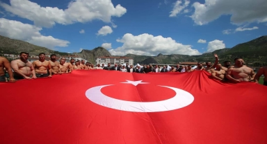 Amasya'da düzenlenen karakucak güreşlerinde Rıza Yıldırım başpehlivan oldu